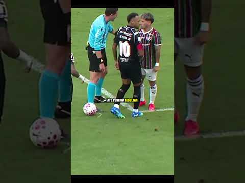 A brincadeira de Neymar quase deu ruim 😧. #neymar #hulk #santos #fluminense #futebol
